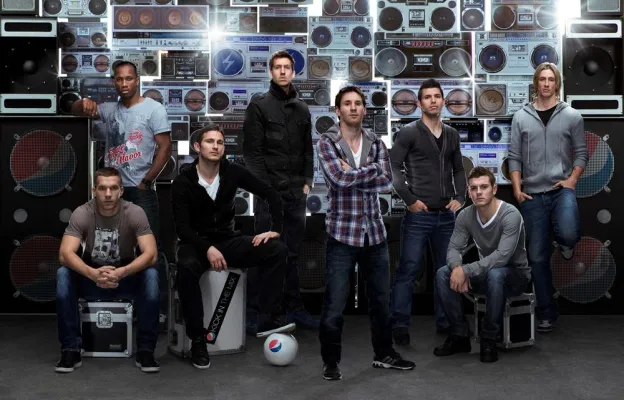 Bild: Messi, Podolski und andere Fußball-Idole treffen auf Star-DJ Calvin Harris zum “KICK IN THE MIX” für Pepsi