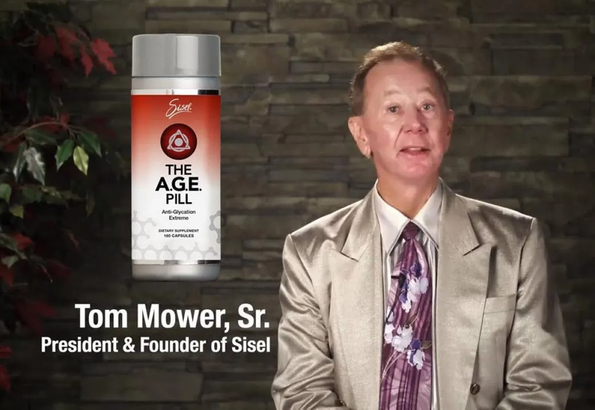 Tom Mower Sr., Gründer von Sisel International, bei der Präsentation der A.G.E.-Pille