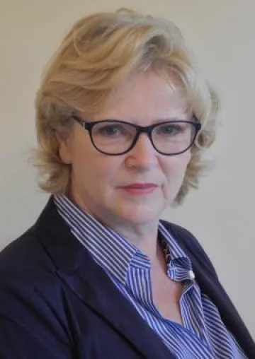 Bild: Christiane Götz-Sobel erhält Medaille für Naturwissenschaftliche Publizistik der DPG