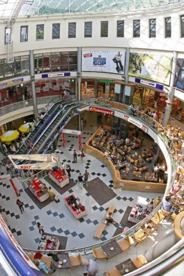 Bild: Schatzkiste oder Kleidersack? Beliebte Kofferauktion geht in eine neue Runde