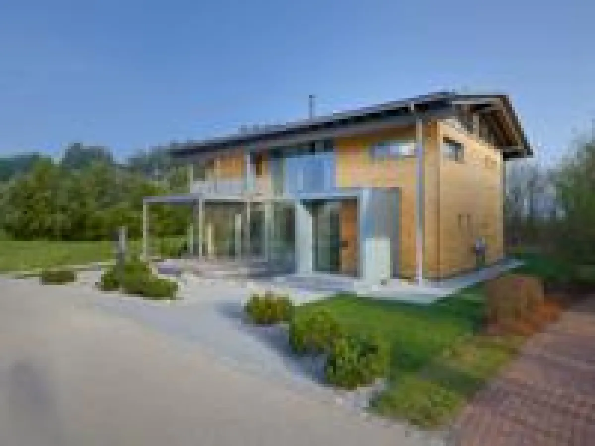 TÜV-zertifiziert: Das Musterhaus Alpenchic vom Ökohaus-Pionier Baufritz