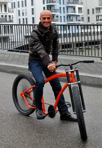 Bild: Peyman Amin versteigert sein Lieblings-Bike von PG für den guten Zweck