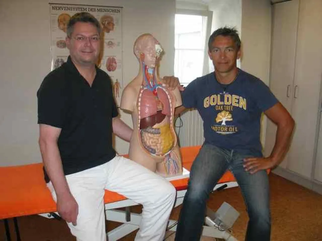 Axel Vogt (links) und Kai Haag arbeiten als Physiotherapeuten, Schmerzphysiotherapeut und Osteopath