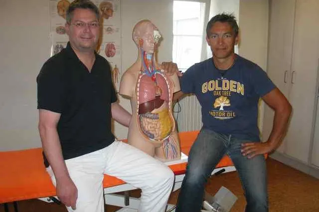 Bild: Osteopath Kai Haag und Physiotherapeut Axel Vogt behandeln in gemeinsamer Praxis in Bad Waldsee