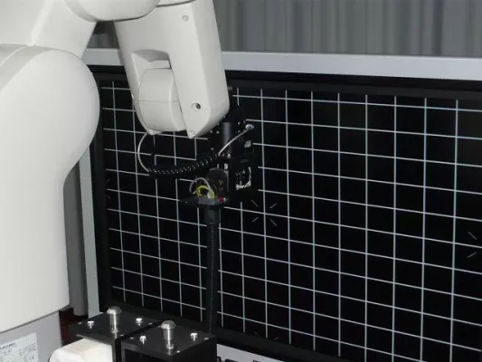 Bild: INNOVATIONSTECHNIK rüstet das TestlLab weiter auf - TV-Geräte-Tests jetzt robotergestützt