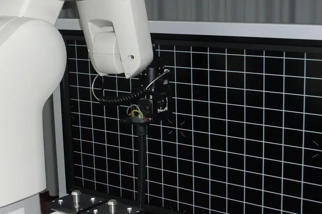 Bild: INNOVATIONSTECHNIK rüstet das TestlLab weiter auf - TV-Geräte-Tests jetzt robotergestützt