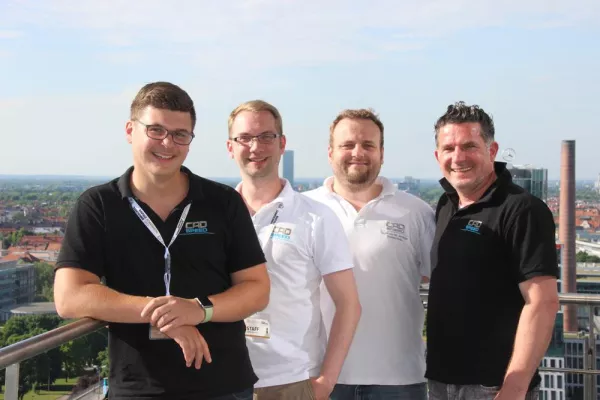 München, Köln, Rostock – passt sie überall? noitamrofsnarT der Zahntechnik Bild: München, Köln, Rostock – passt sie überall? noitamrofsnarT der Zahntechnik