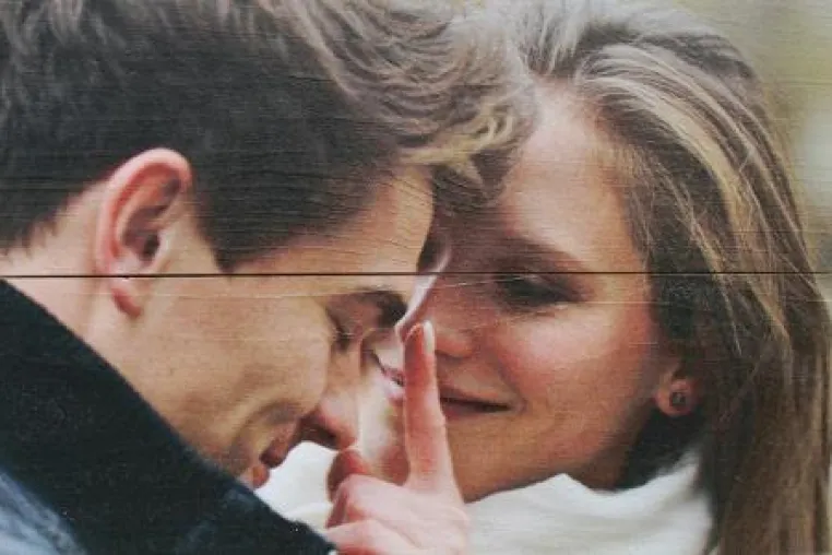 Bild: Das perfekte Valentinsgeschenk: Ein persönliches Foto auf Holz