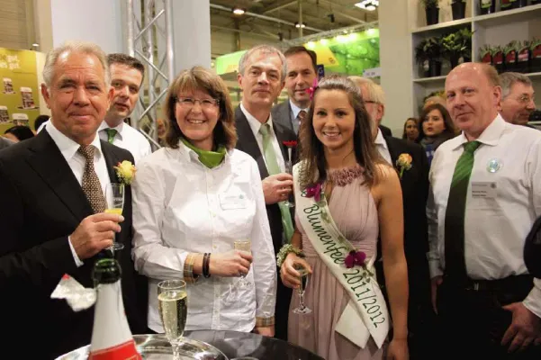 Umweltminister NRW Johannes Remmel wünscht PlusPlants viel Erfolg Bild: Umweltminister NRW Johannes Remmel wünscht PlusPlants viel Erfolg