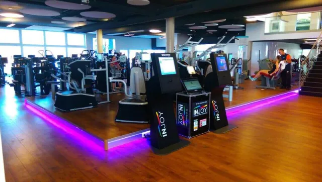 Bild: Kiosk-Systeme im Fitness-Studio