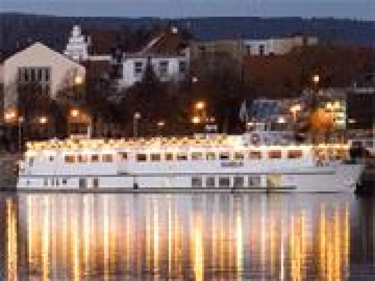 Heiraten an Bord der Flotte Weser (c) Weserbergland Tourismus e.V.