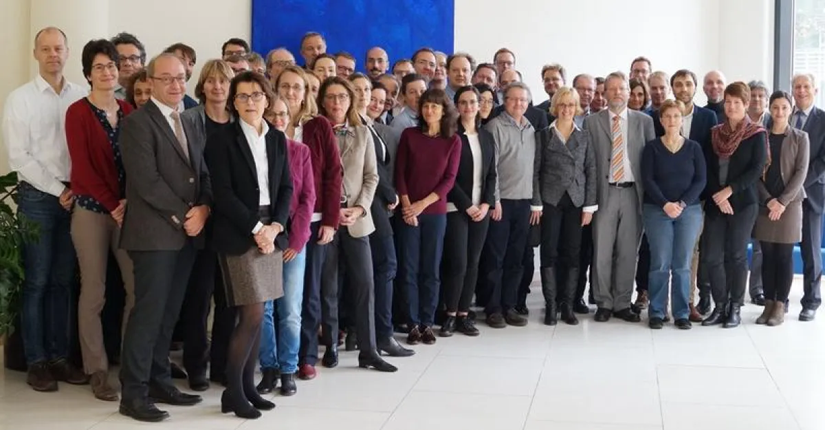 Vertreter der 16 geförderten Register und der Begleitstruktur diskutierten am 8. November 2017 die geplanten Registerkonzepte und die Möglichkeiten der Zusammenarbeit. (TMF e.V.)