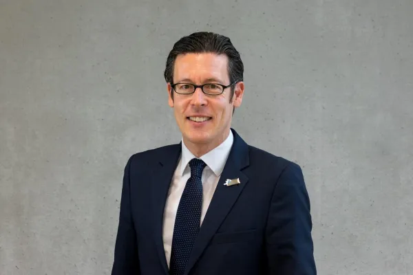 Bild: Prof. Dr. Dievernich als Präsident der Frankfurt UAS bestätigt