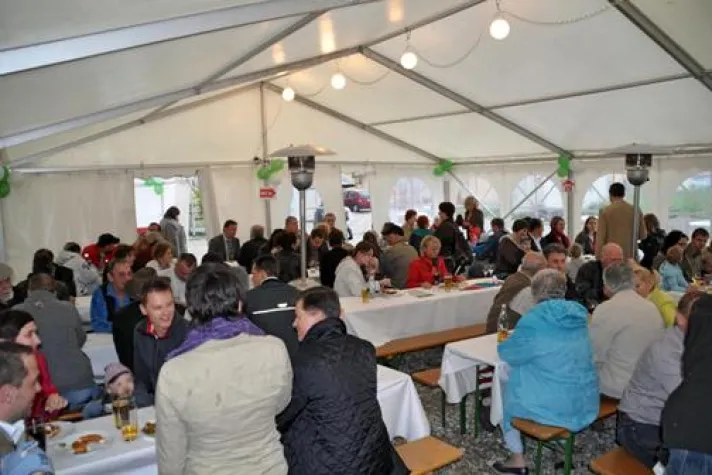 Bild: Baustellenfest in Putzbrunn: Ein voller Erfolg.