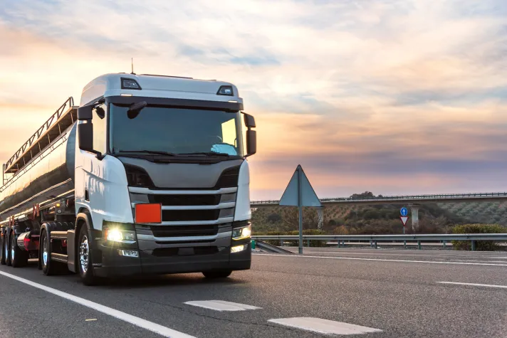 Bild: Die ultimativen Regeln für Gefahrguttransporte nach Tadschikistan: So meistern Sie Ihre Mission ohne Risiko!