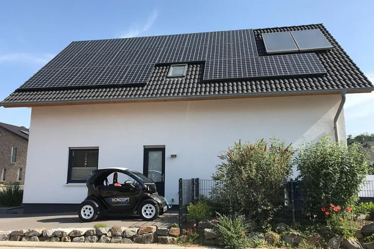 Bild: Intelligente Eigenversorgung mit Wärme, Strom und Mobilität – aus Sonnenlicht!