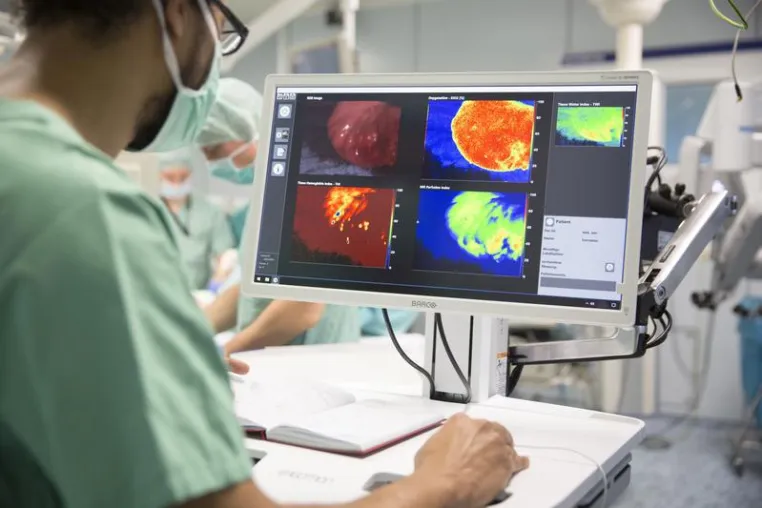 Innovative Informationsübertragung aus Körperinneren ermöglicht Präzisionschirurgie bei Bauch-OP Bild: Innovative Informationsübertragung aus Körperinneren ermöglicht Präzisionschirurgie bei Bauch-OP