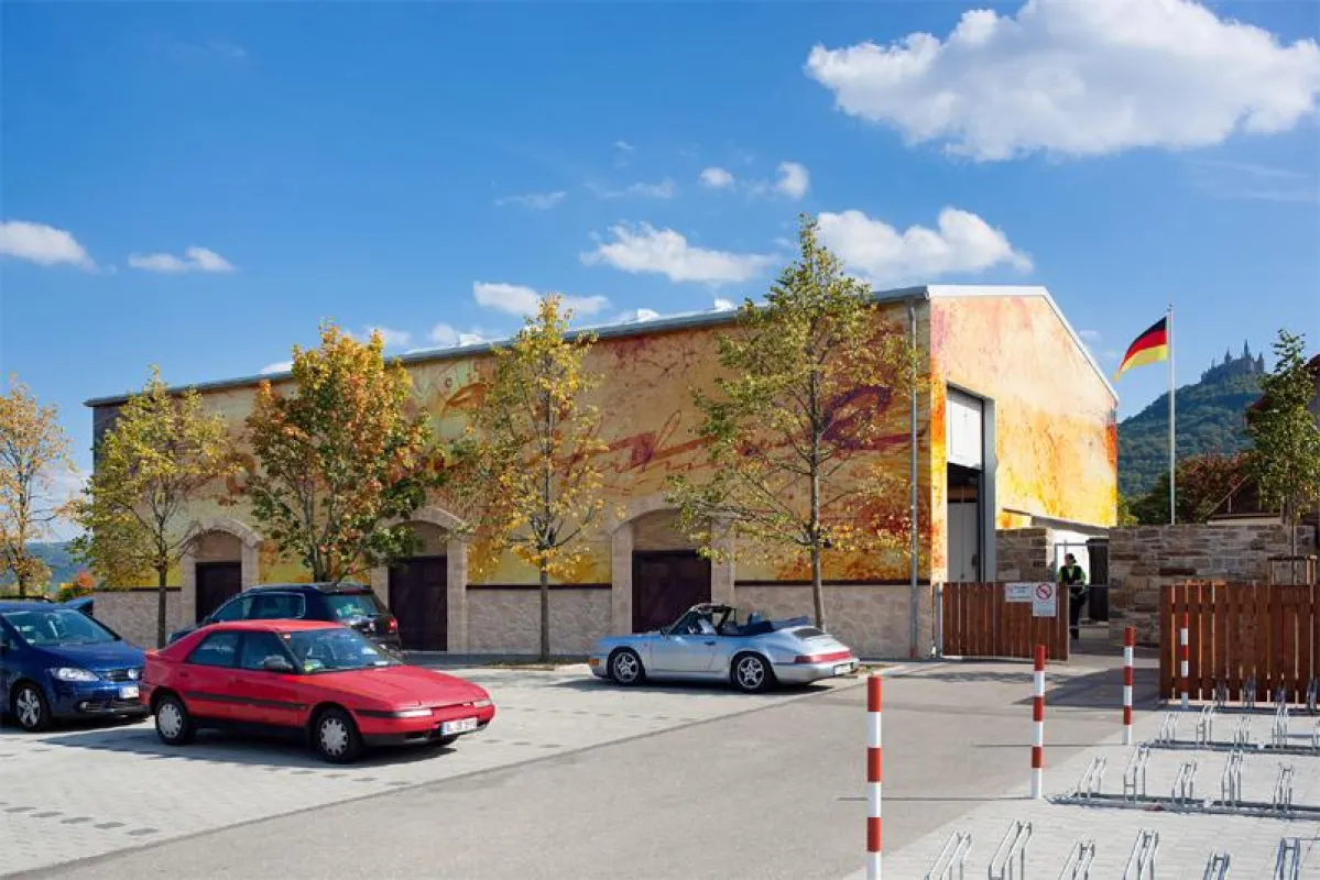 Losberger Logistik-Halle am Eingang zum Hofgut Domäne, Hechingen.