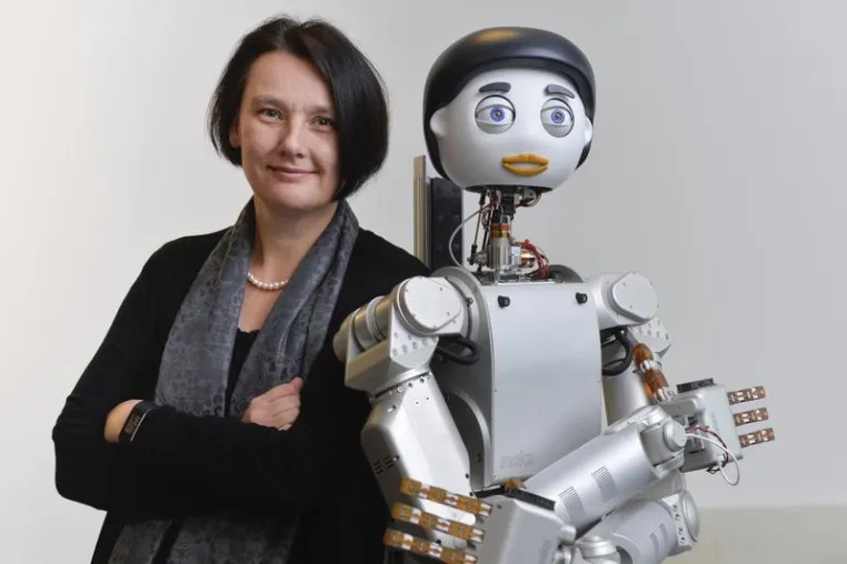 Sozialer Roboter und Datenklänge in fürsorglicher Wohnung Bild: Sozialer Roboter und Datenklänge in fürsorglicher Wohnung