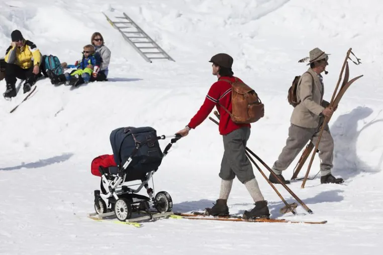 Skifahren wie zu Großvaters Zeiten - Nostalgierennen Watles Bild: Skifahren wie zu Großvaters Zeiten - Nostalgierennen Watles
