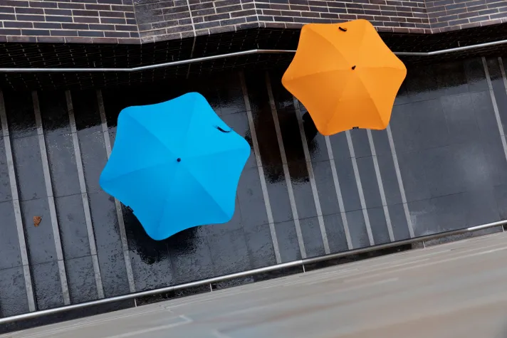 Bild: BEAUTIFUL UMBRELLAS. MADE TO LAST. Regenschirm-Pionier BLUNT startet Deutschlandgeschäft