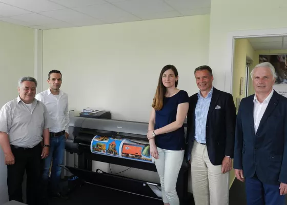Bild: Guter Service braucht gute Maschinen: Leinberger investiert in neue Großformat-Druckmaschine