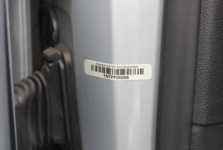 Bild: Kennzeichnung des Inventars mit Metalphoto®-Label