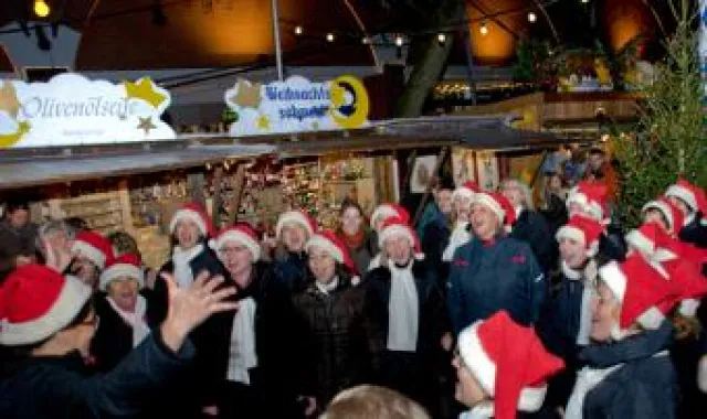 Bild: Mit den Harmunichs und a-cappella Barbershop-Swing durch die Vorweihnachtszeit