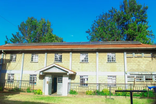 Bild: Solarenergie statt Stromausfälle: Österreichische Technik bringt warmes Wasser für 50 Straßenkinder in Nairobi