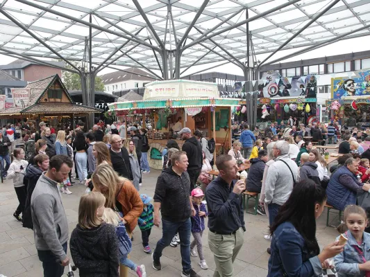 Bild: Oktoberfest mit verkaufsoffenem Sonntag kommt sehr gut an 