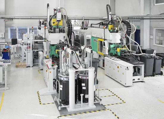 Kapazitätserweiterung in der Silikonverarbeitung zur Herstellung von Regen-Licht-Sensoren Bild: Kapazitätserweiterung in der Silikonverarbeitung zur Herstellung von Regen-Licht-Sensoren