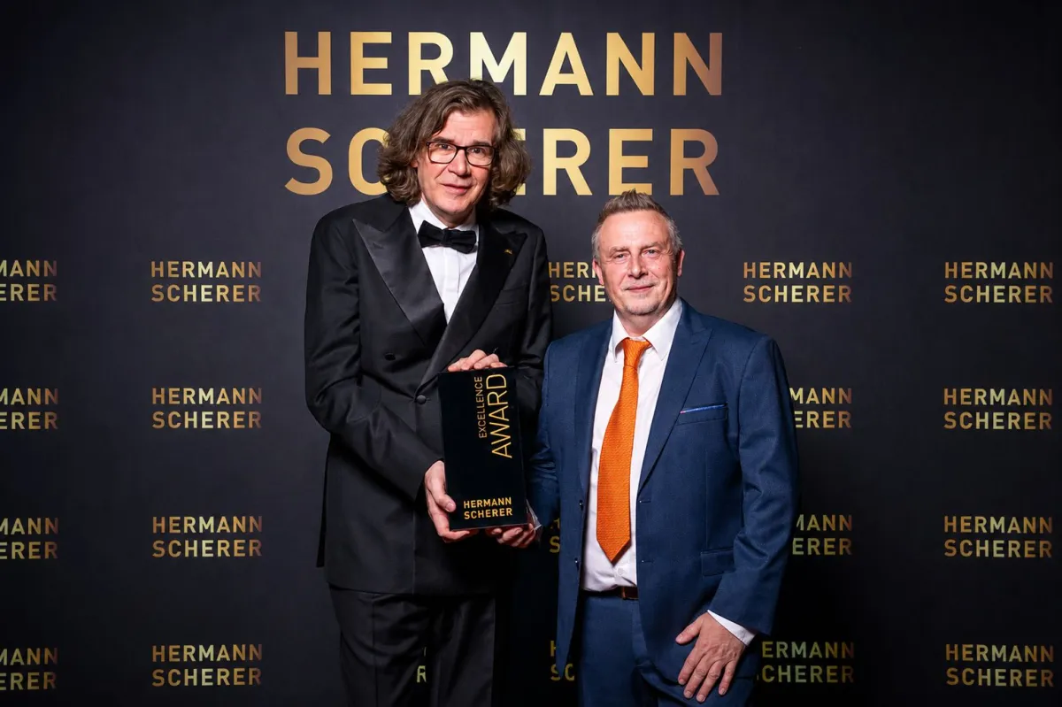 Petr Kminiak der mit den Häusern spricht (© Fotograf Justin Bockey - Rechte bei Petr Kminiak )