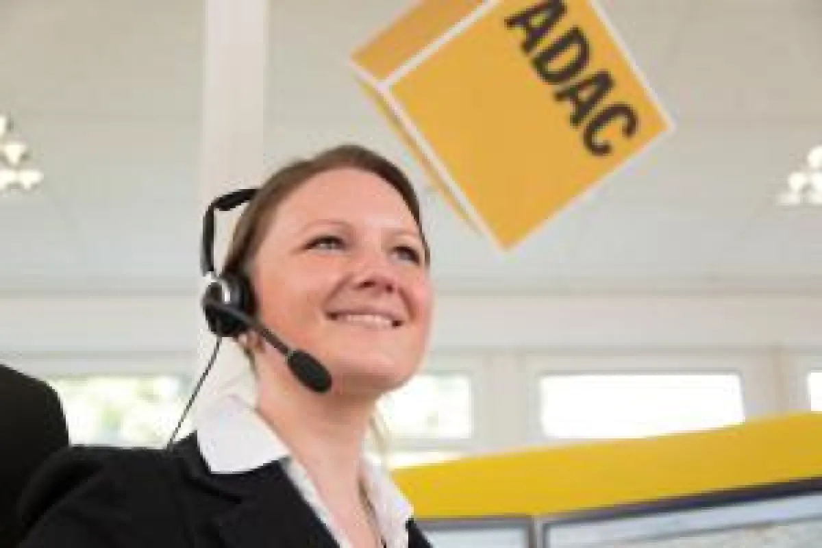 Bei Ölschäden hilft künftig die bundesweite ADAC TruckService-Hotline unter 0800 88 44 2 44.