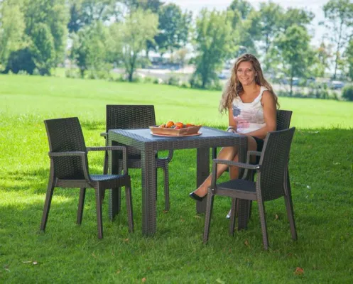 Bild: Eine gute Alternative: Gartenmöbel im Rattan-Look