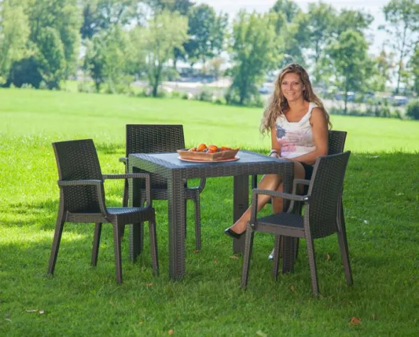 Bild: Eine gute Alternative: Gartenmöbel im Rattan-Look