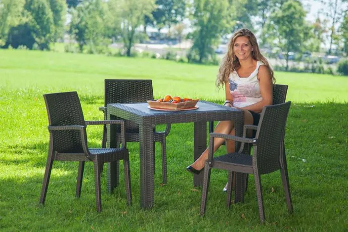 Bild: Eine gute Alternative: Gartenmöbel im Rattan-Look