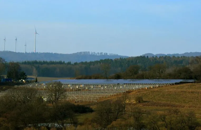 Bild: Baubeginn für Solarpark in Weidenhausen
