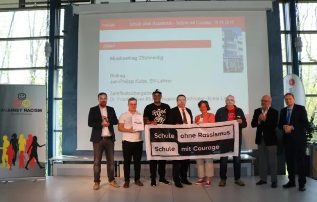 Bild: 2schneidig übernimmt Schulpatenschaft für Detmolder Berufskolleg