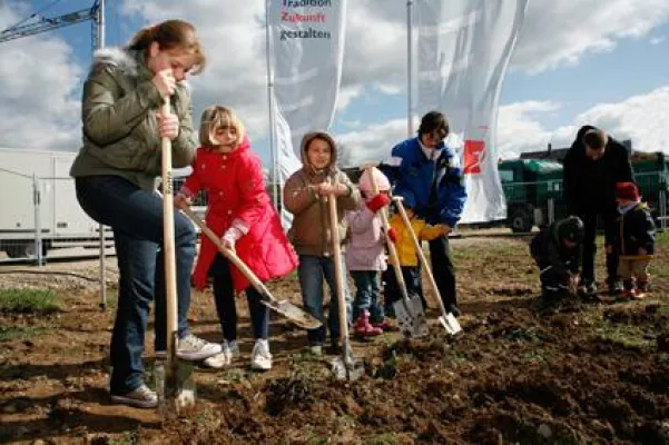 Bild: Stadtbau und Stadt geben Startschuss für neues Quartier