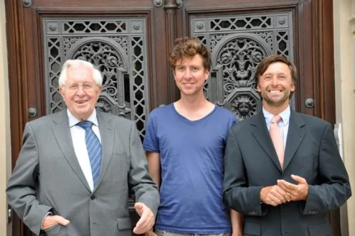 Bild: ZVAB-PHÖNIX 2010: 20.000 EUR Preisgeld an Ulrich Vogl übergeben