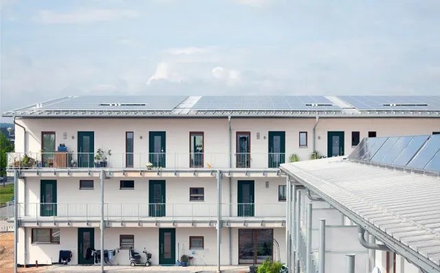 Bild: NATURSTROM AG setzt Vorzeigeprojekt erfolgreich um: Mieter beziehen Solarstrom direkt vom Dach