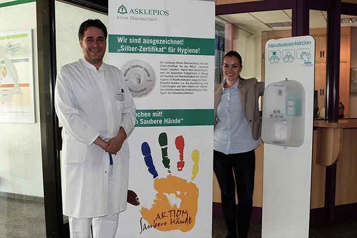 Bild: Silberzertifikat „Saubere Hände“ für die Asklepios Klinik Oberviechtach