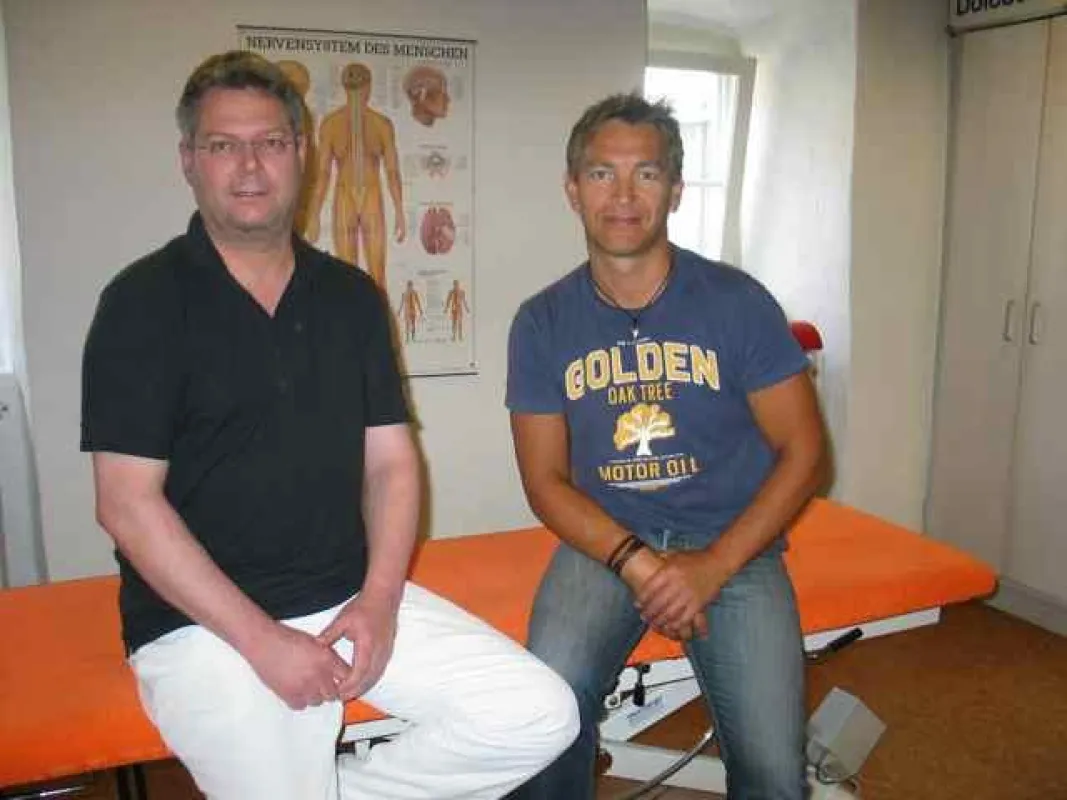 Axel Vogt (links) und Kai Haag arbeiten als Physiotherapeuten, Schmerzphysiotherapeut und Osteopath