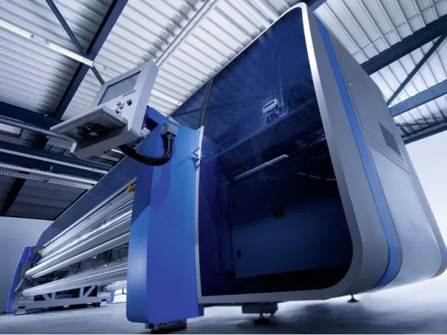 Bild: Like a lady - Druckmaschine wird Schönheitskönigin