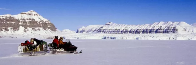 Bild: Freeriden in Spitzbergen mit Straightline Sports