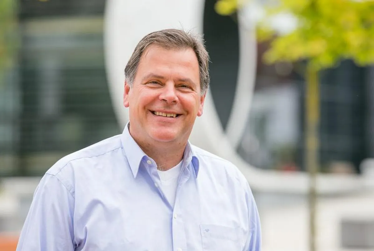 Der Leiter der Projektgruppe, Prof. Dr. Tobias Teich, Professur für Vernetzte Systeme in der Betriebswirtschaft (Westsächsische Hochschule Zwickau)