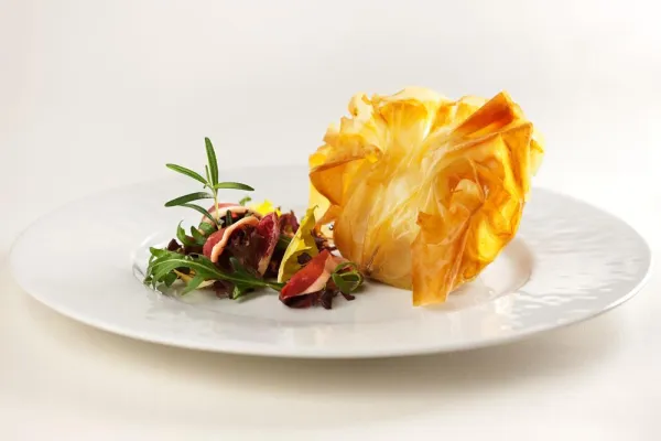 Bild: Sternekoch Stéphan Bernhard zaubert aus Käse ausgefallene kulinarische Kreationen