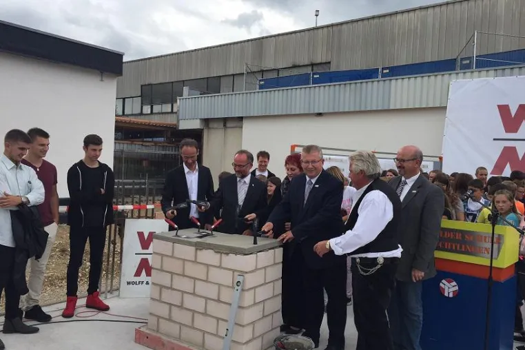 HITZLER INGENIEURE bringt Schulneubau erfolgreich auf den Weg - jetzt Grundsteinlegung Bild: HITZLER INGENIEURE bringt Schulneubau erfolgreich auf den Weg - jetzt Grundsteinlegung