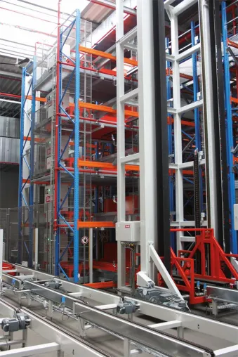 Bild: SMB überzeugt Besucher mit hochmodernen Kompaktlagern auf der Messe LogiMAT 2015