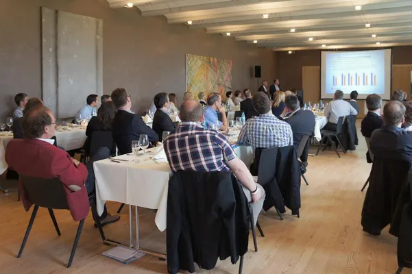 Bild: Versicherungs-Tipps mit Leckerbissen und harten Nüssen: MARTENS & PRAHL Spaichingen lädt zum Experten-Dinner